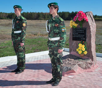 Генерал Грибков - памятный знак в Лисках