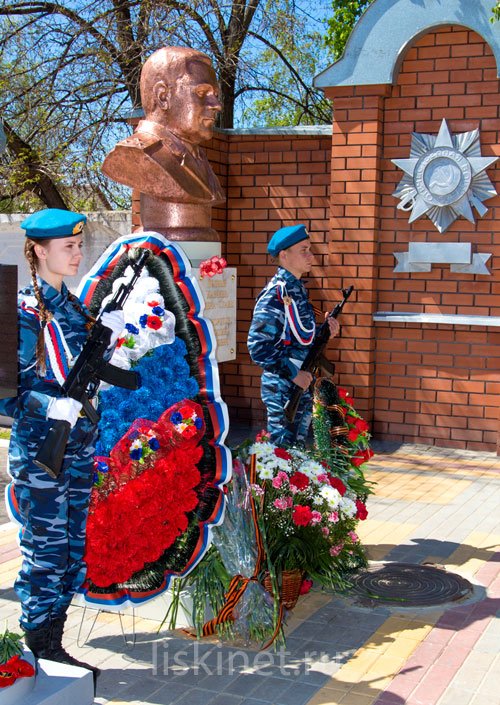 Открытие бюста В.И.Черноротова в Лисках