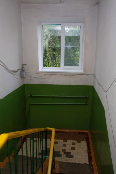 Пластиковые окна в подъездах дома с капремонтом в Лисках