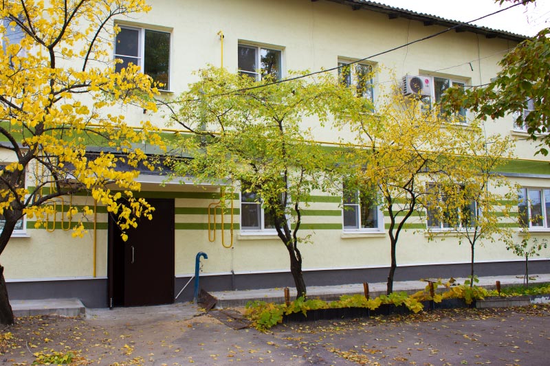 Вид дома с капремонтом со двора