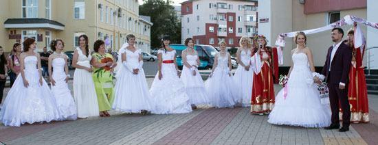 Парад Невест в Лисках
