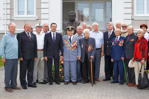 На открытии бюста Героя Социалистического труда А. Лысенко в Лисках